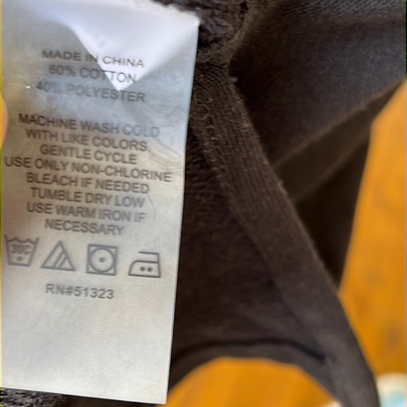 VINCE CAMUTO Women's Black Long Sleeve Cold Shoulder Top - Size S - Picture 9 of 14